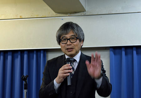 大阪市廃止分割構想の問題点について説明する山口委員長